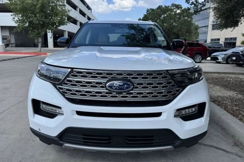 2023 Ford Explorer Limited photo 1