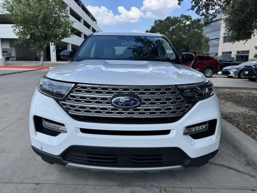 2023 Ford Explorer Limited photo 1