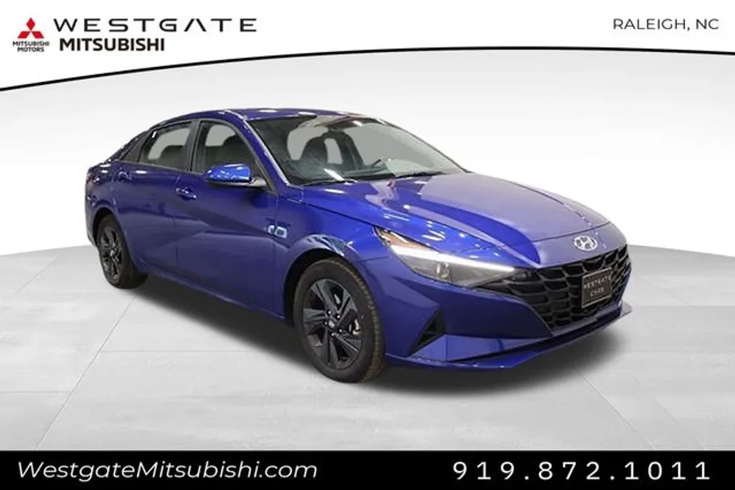 2023 Hyundai Elantra SEL photo 1