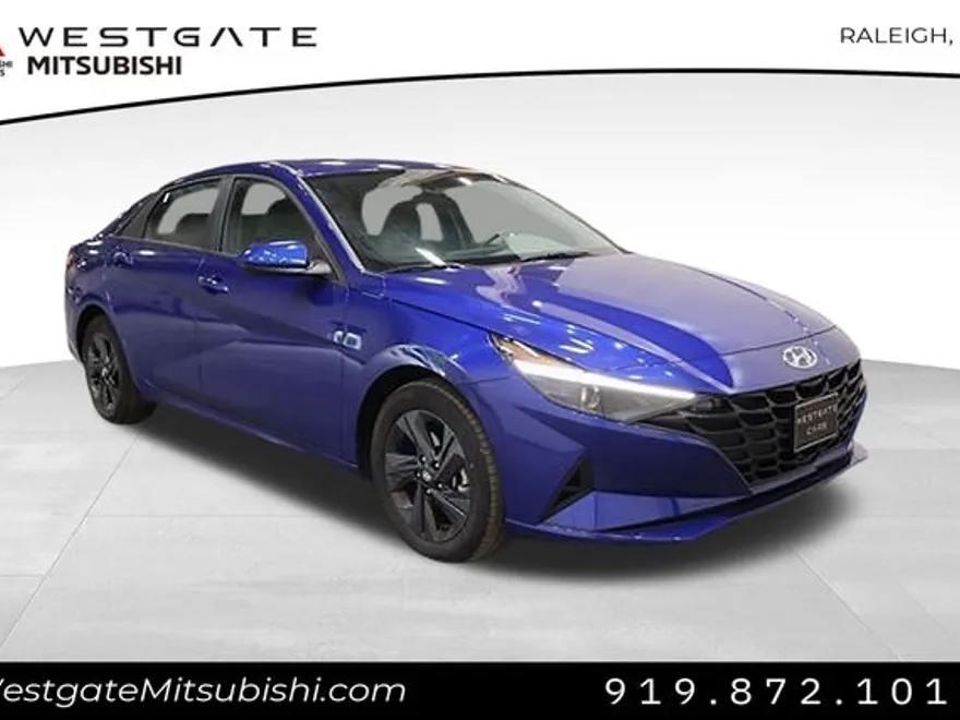 2023 Hyundai Elantra SEL photo 1