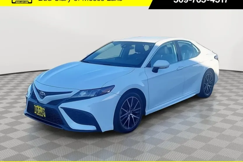 2021 Toyota Camry SE photo 1