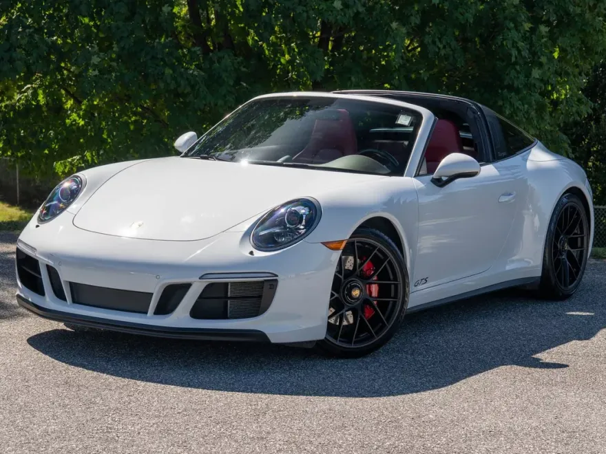 2018 Porsche 911 GTS photo 1