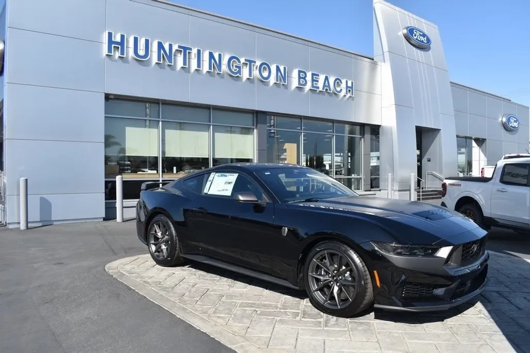2025 Ford Mustang Dark Horse photo 1