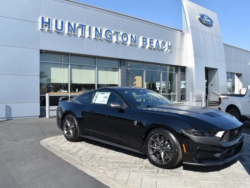 2025 Ford Mustang Dark Horse photo 1