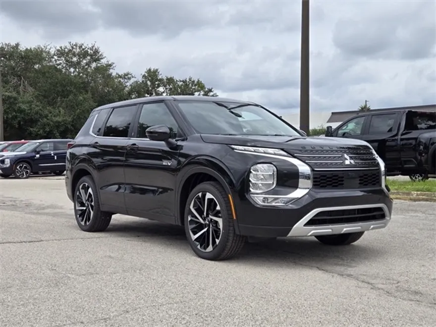 2025 Mitsubishi Outlander PHEV SE photo 1