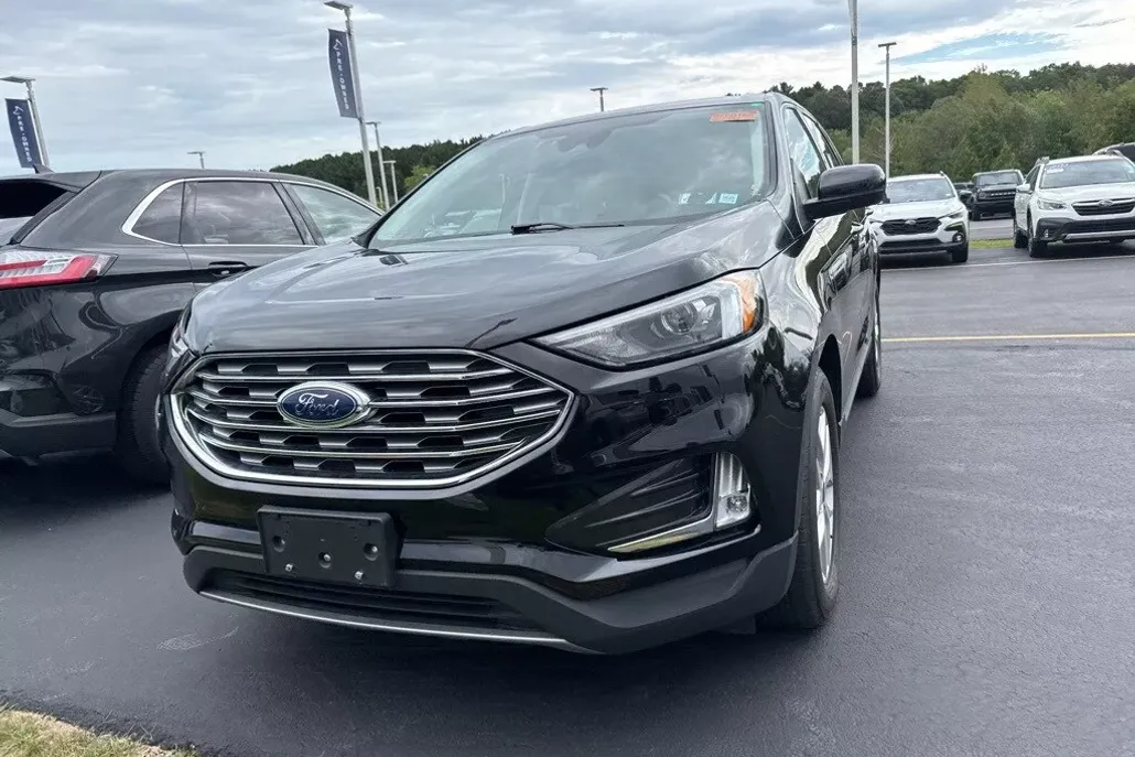 2022 Ford Edge SEL photo 1