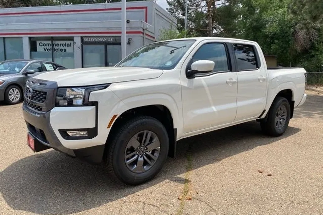2025 Nissan Frontier SV photo 1