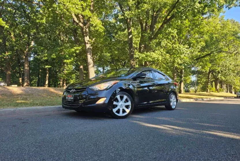 2011 Hyundai Elantra Limited photo 1