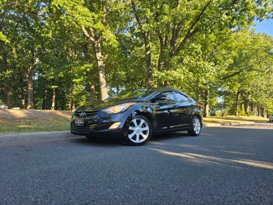 2011 Hyundai Elantra Limited photo 1