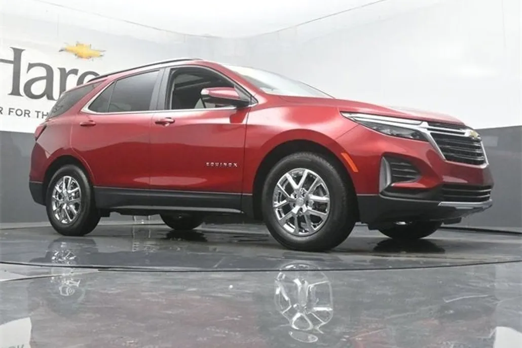 2023 Chevrolet Equinox LT photo 1