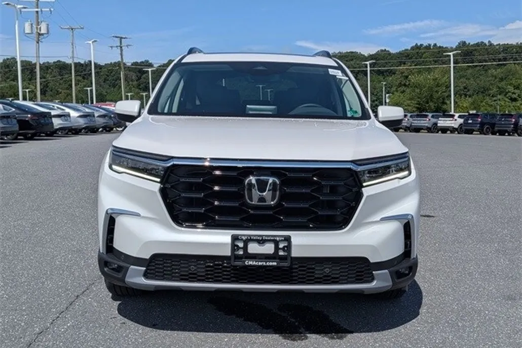 2025 Honda Pilot Touring photo 1