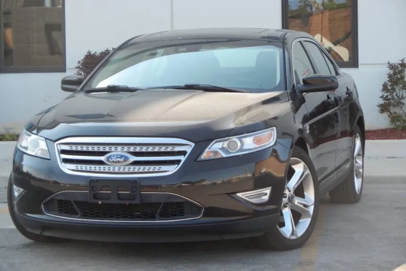 2010 Ford Taurus SHO photo 1