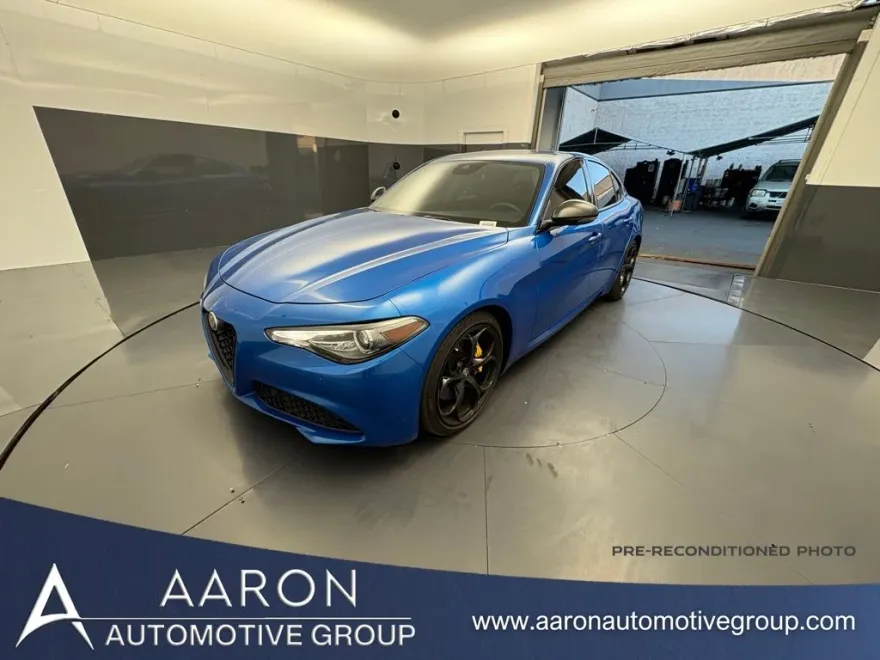 2019 Alfa Romeo Giulia photo 1