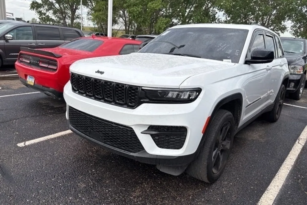 2023 Jeep Grand Cherokee Altitude photo 1