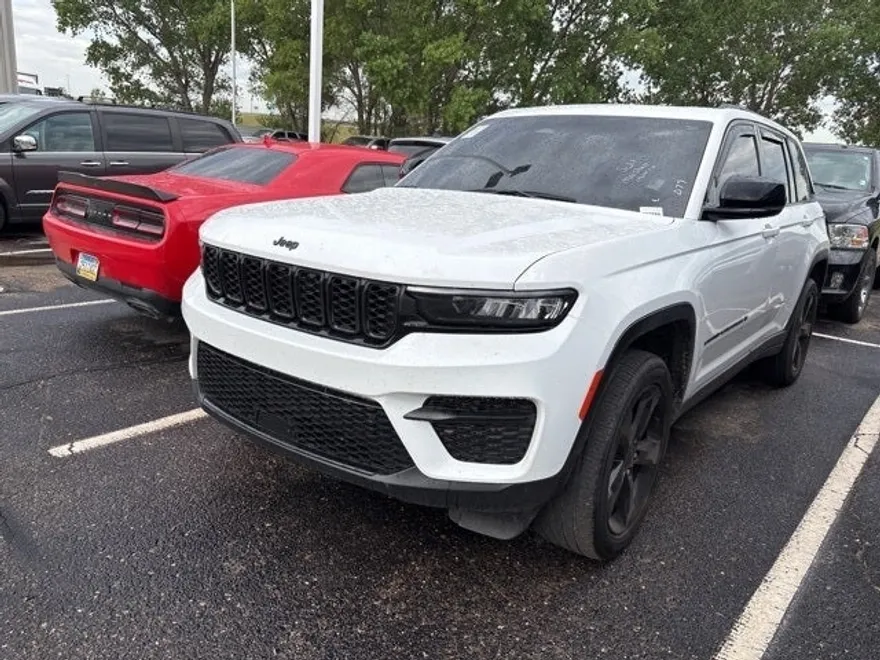 2023 Jeep Grand Cherokee Altitude photo 1