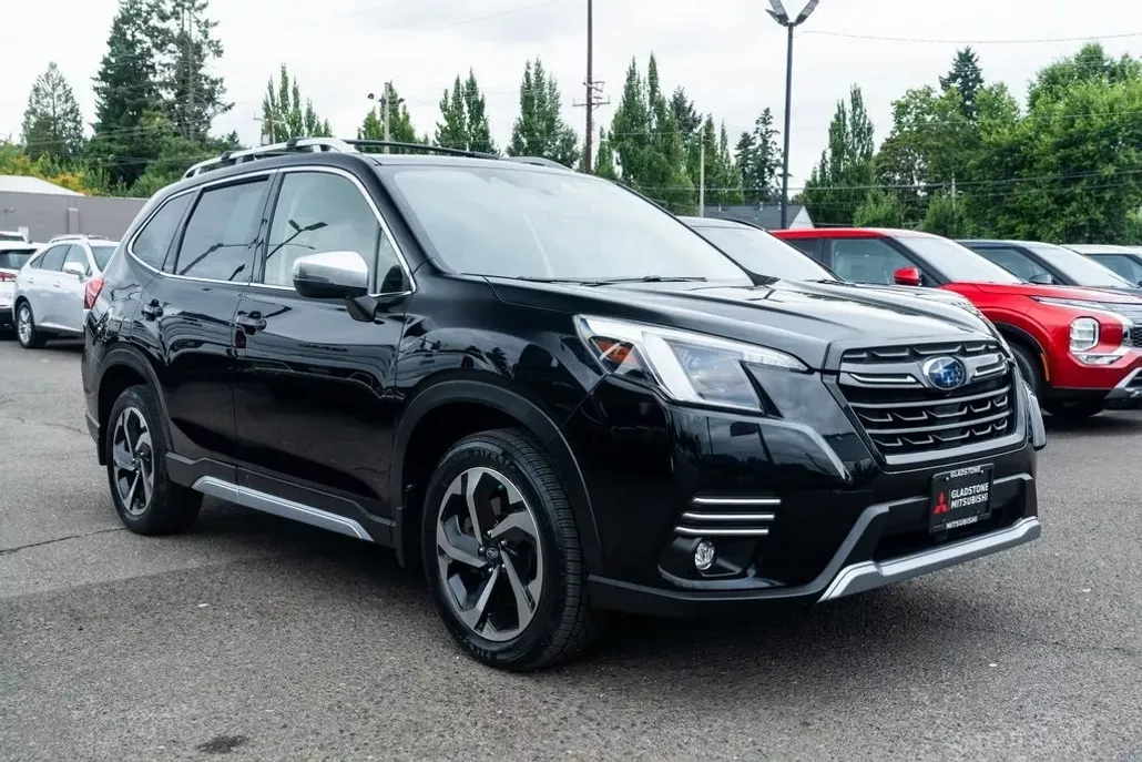 2022 Subaru Forester Touring photo 1