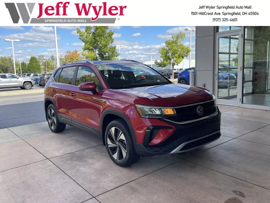 2023 Volkswagen Taos SE photo 1