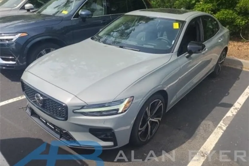 2025 Volvo S60 Ultimate photo 1