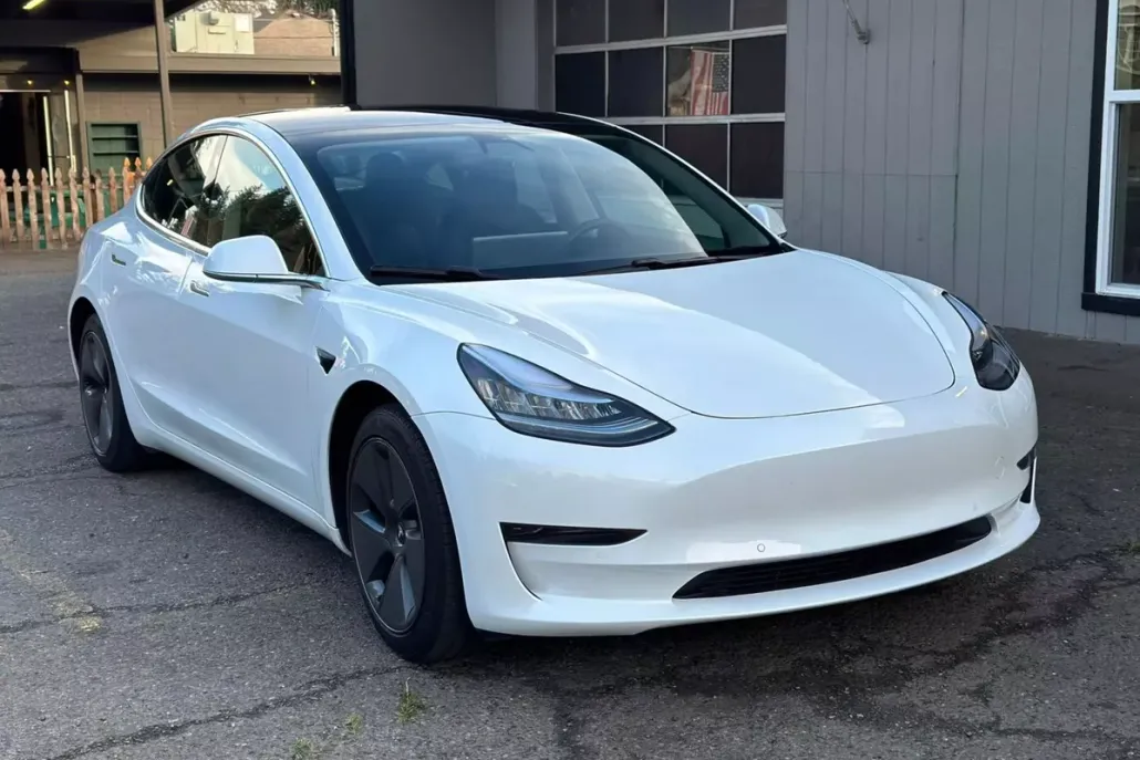 2020 Tesla Model 3 Standard Range Plus photo 1