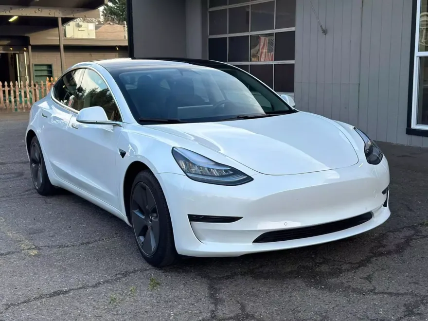 2020 Tesla Model 3 Standard Range Plus photo 1