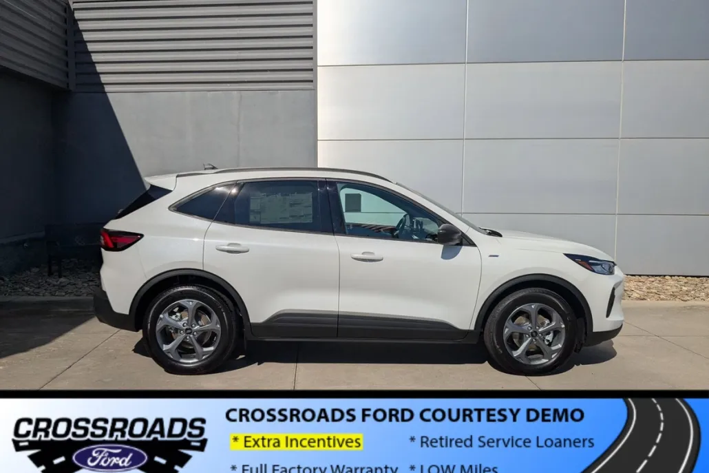 2025 Ford Escape ST-Line photo 1