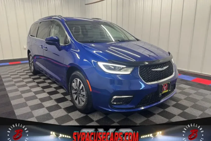 2021 Chrysler Pacifica Hybrid Touring L photo 1