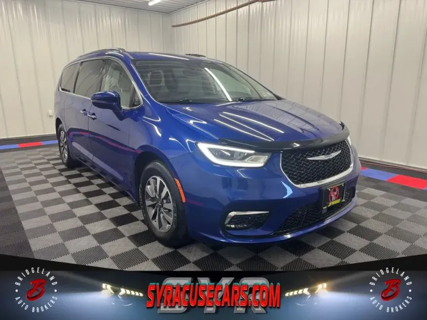 2021 Chrysler Pacifica Hybrid Touring L photo 1