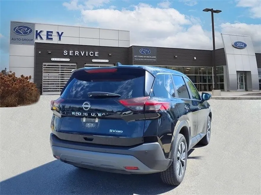 2023 Nissan Rogue SV photo 1