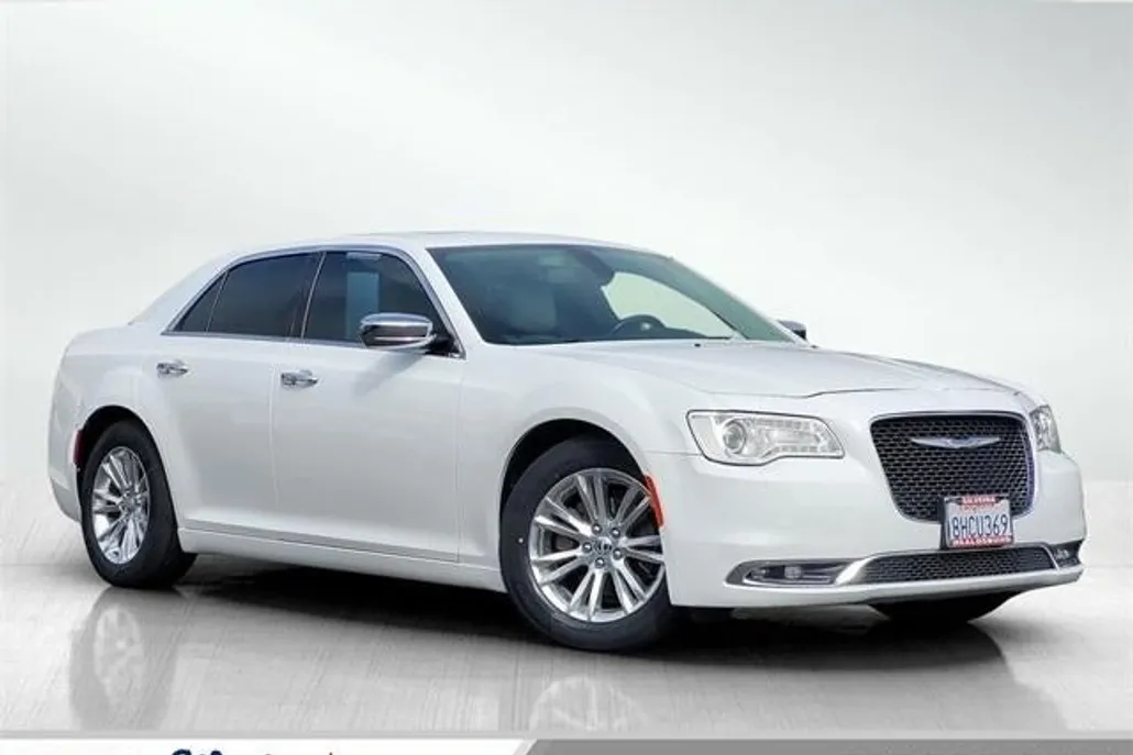 2017 Chrysler 300 photo 1