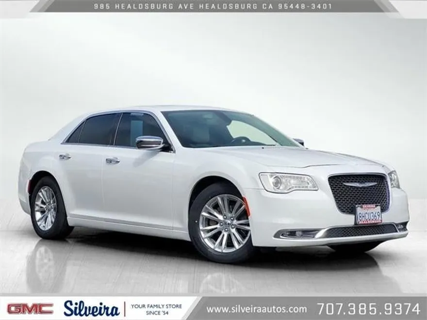 2017 Chrysler 300 photo 1