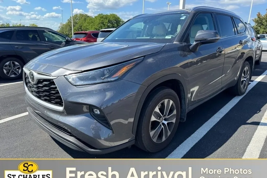 2021 Toyota Highlander XLE photo 1