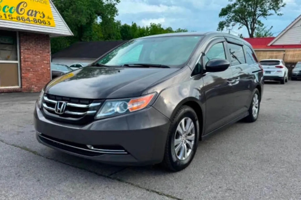 2016 Honda Odyssey SE photo 1