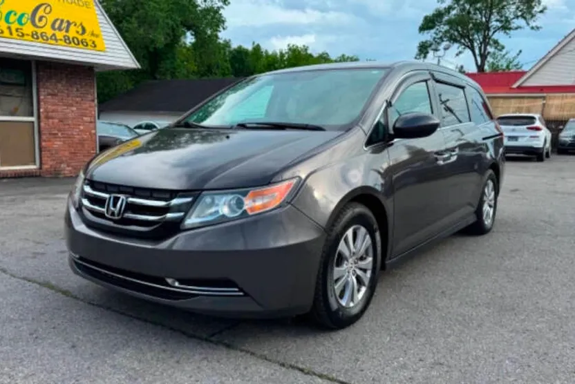 2016 Honda Odyssey SE photo 1