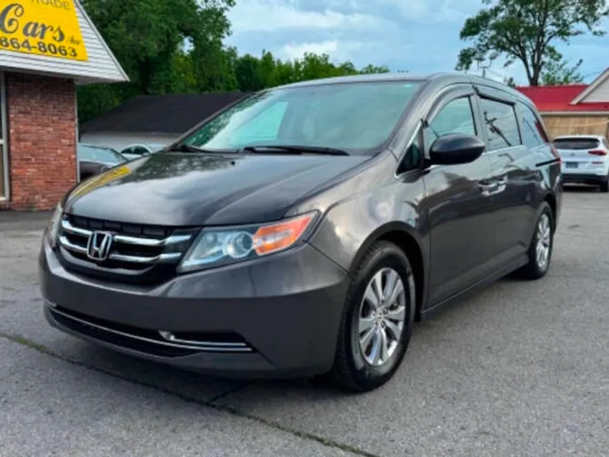 2016 Honda Odyssey SE photo 1