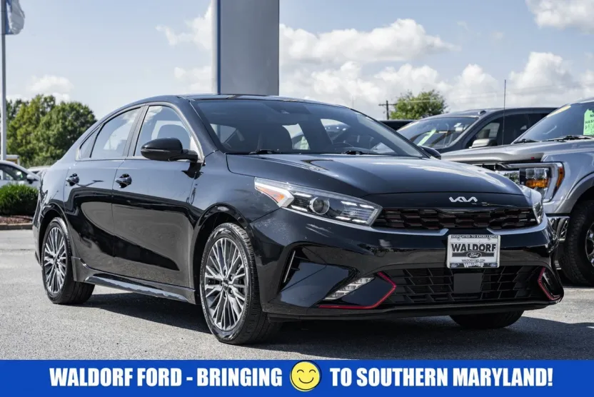 2023 Kia Forte GT-Line photo 1