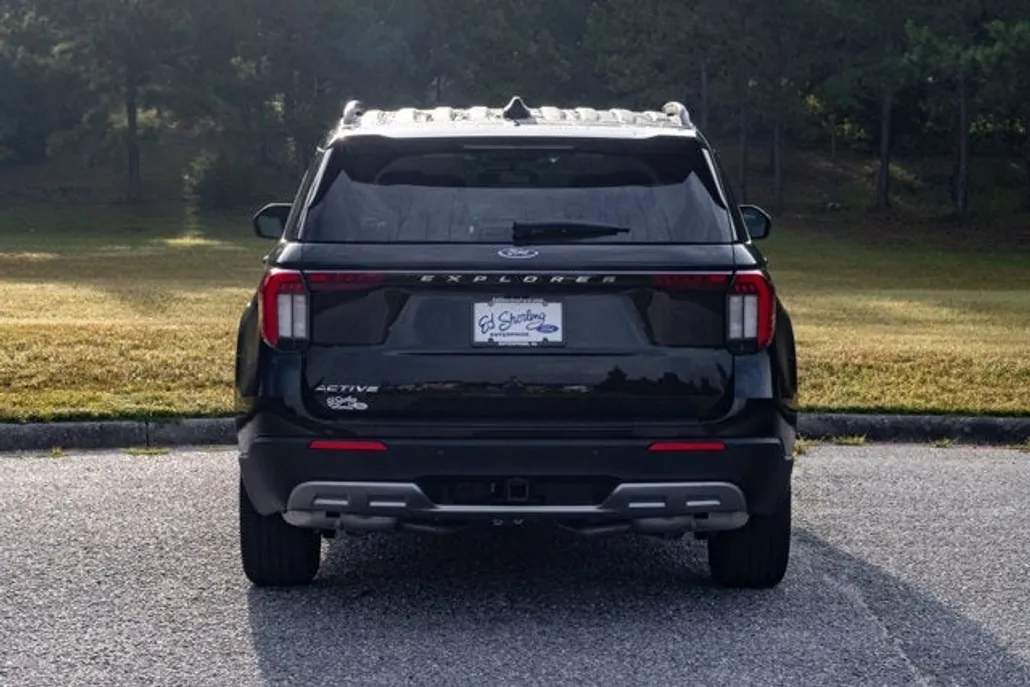 2025 Ford Explorer photo 1