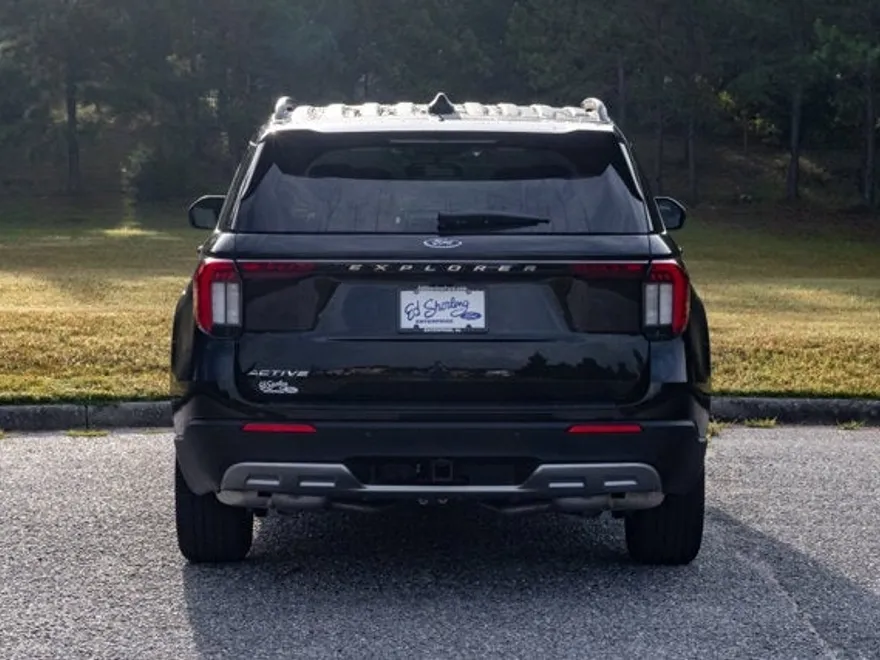 2025 Ford Explorer photo 1