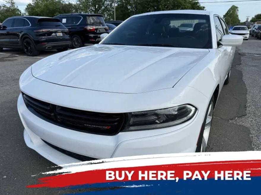 2017 Dodge Charger SXT photo 1