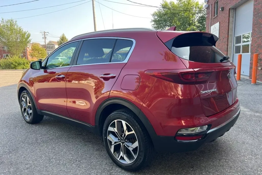 2021 Kia Sportage EX photo 1