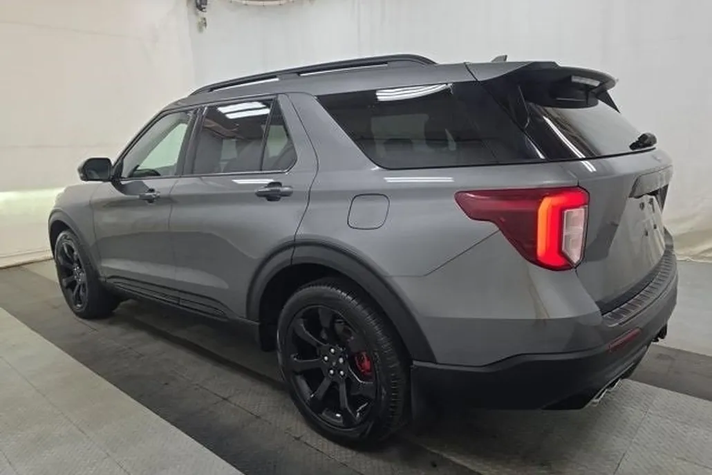 2022 Ford Explorer ST photo 1