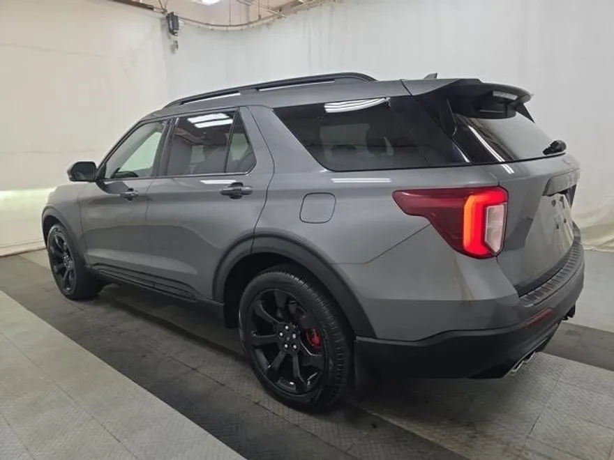 2022 Ford Explorer ST photo 1