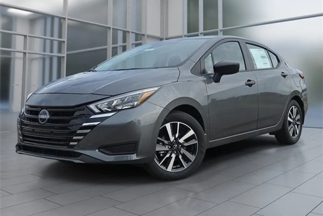 2025 Nissan Versa 1.6 S photo 1