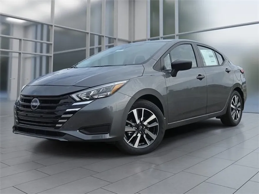 2025 Nissan Versa 1.6 S photo 1