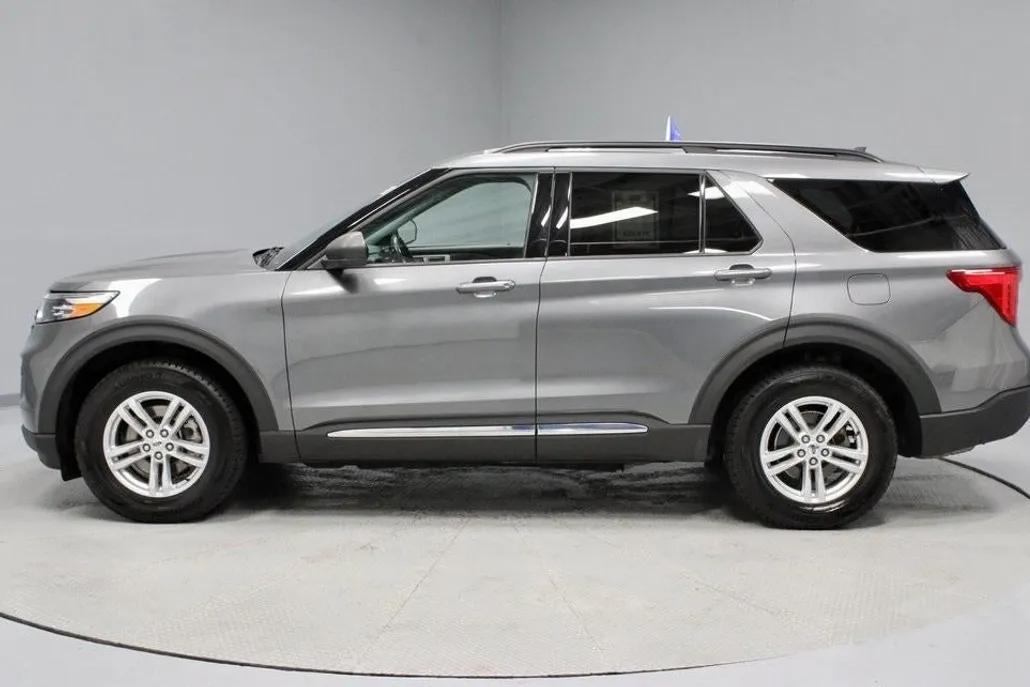2022 Ford Explorer XLT photo 1