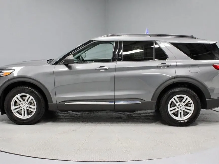 2022 Ford Explorer XLT photo 1