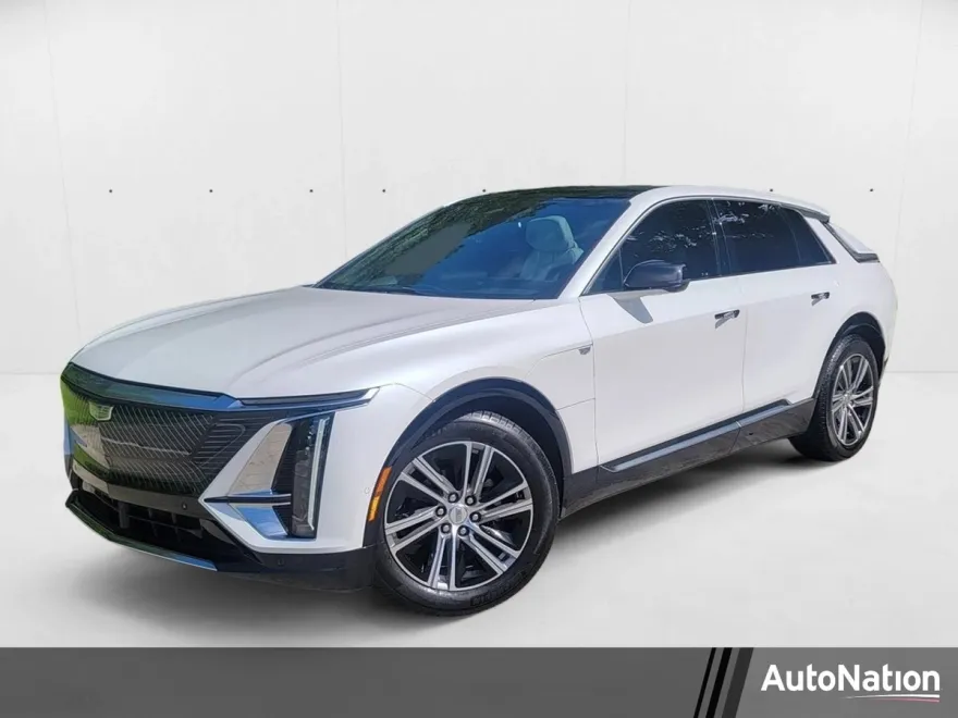 2024 Cadillac Lyriq Luxury photo 1