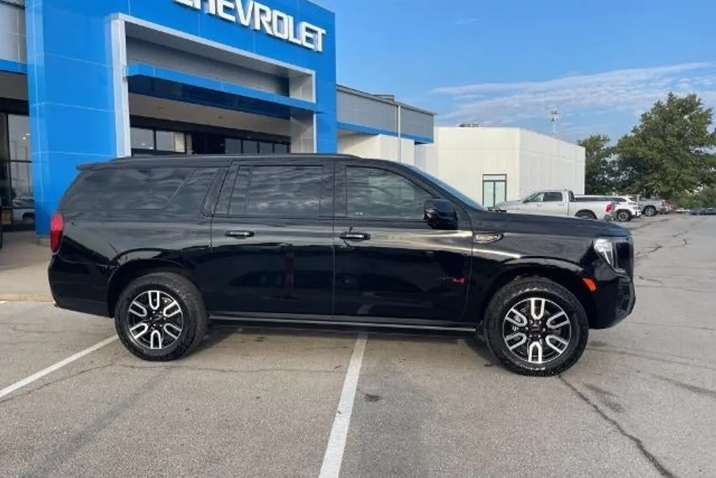 2024 Gmc Yukon XL AT4 photo 1