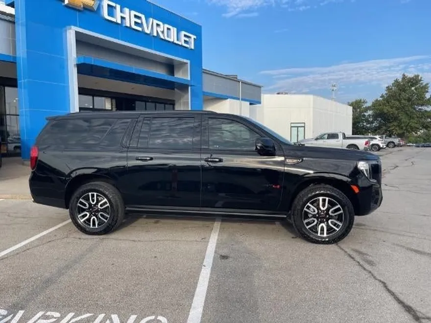 2024 Gmc Yukon XL AT4 photo 1