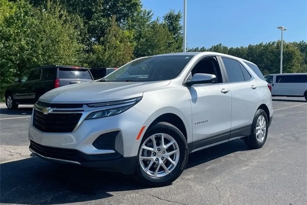 2022 Chevrolet Equinox LT photo 1