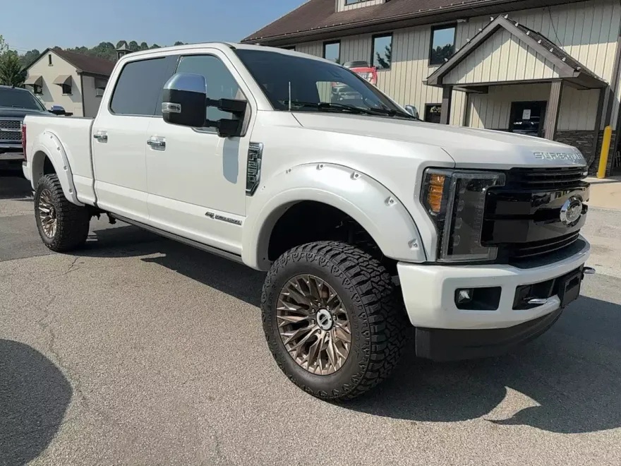 2018 Ford F-250 Platinum photo 1